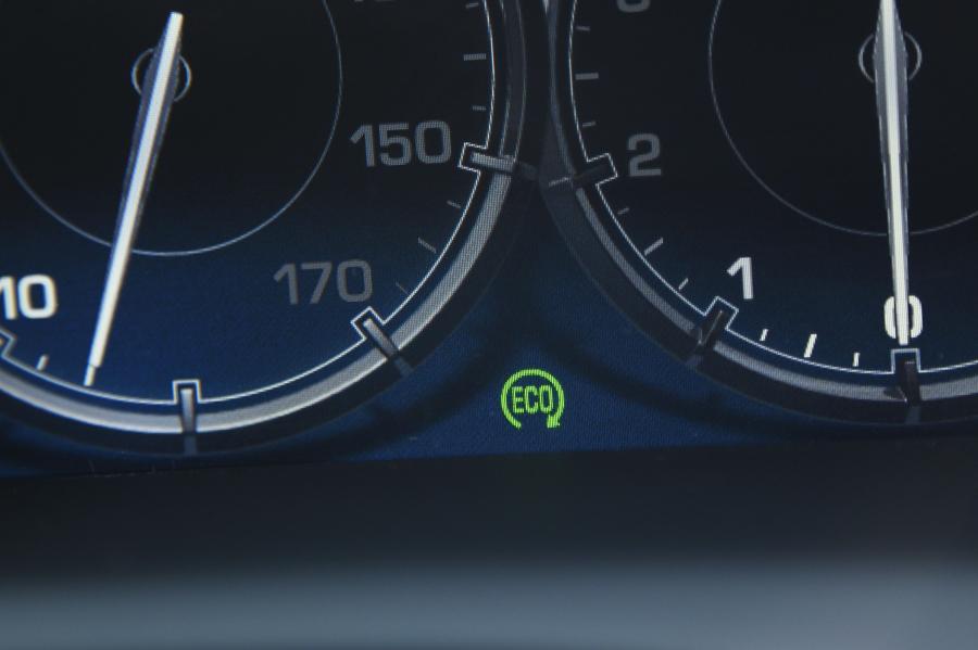  Jaguar XJ 2012 года  (UK) (фото 6 из 121)